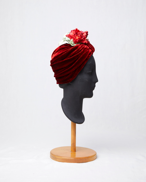 HEADQUARTER | couture headwear Haute couture turban, made of silk velvet, trimmed with hand-crafted silk flowers. Unique piece. Designed and handcrafted in Switzerland.