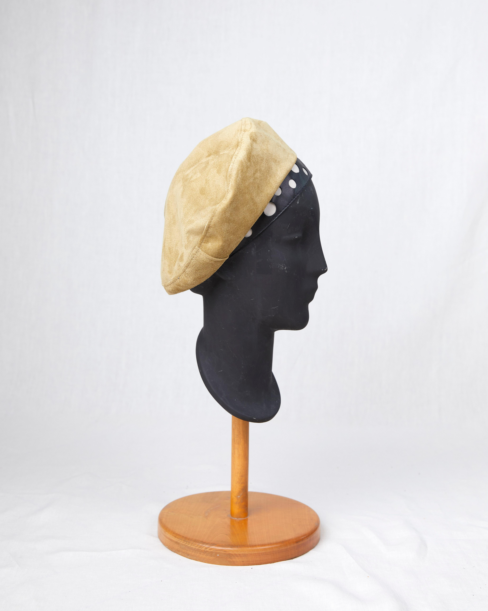 HEADQUARTER | couture headwear Leather beret, made of nappa leather. Designed and handcrafted in Switzerland.