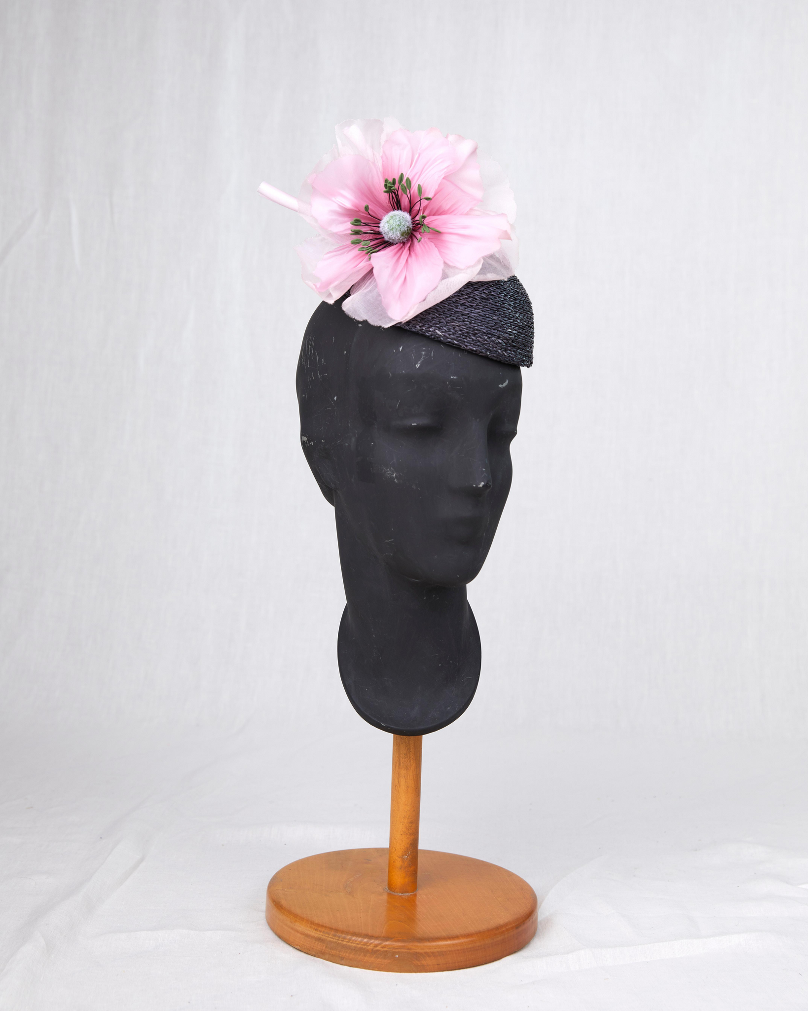 HEADQUARTER | couture headwear Bibi 'Valentina' - headpiece made of rice straw, trimmed with fabric flower. Designed and handcrafted in Switzerland.